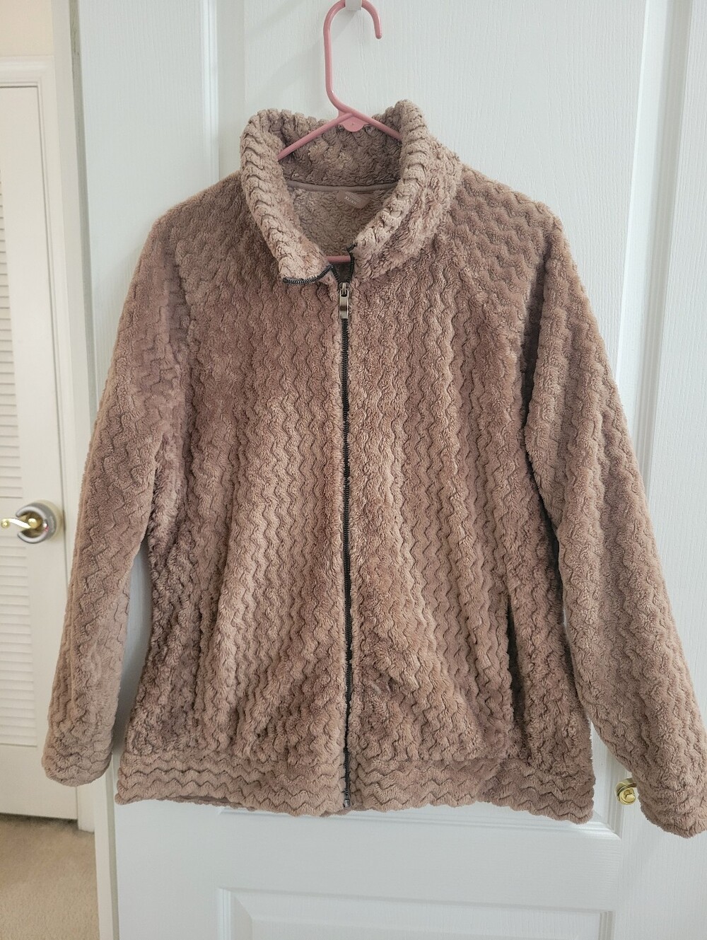 ZeroXposur Women’s XL Fleece Jacket Embossed Chevron Fuzzy Teddy Full Zip Tan
